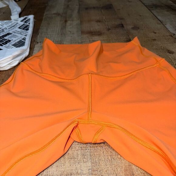 Lululemon Wunder Under High-Rise Tight 25"
Orange Soda size 6 - Picture 13 of 15